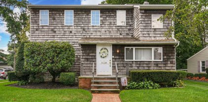 1790 Stuyvesant Avenue, Merrick