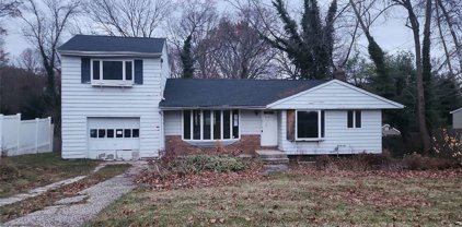 9 Robin Drive, Hauppauge
