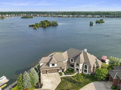 13132 Blue Heron Cove, Plainfield