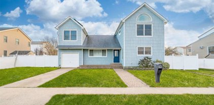 15 W Saltaire Road, Lindenhurst