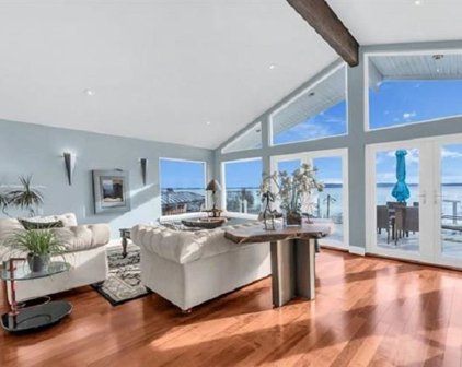 14602 West Beach Avenue, White Rock