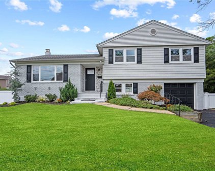 83 Haypath Road, Plainview