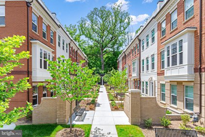 10310 Grosvenor Pl, Rockville