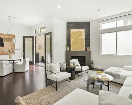 1304  Roxbury Dr Unit 302, Los Angeles