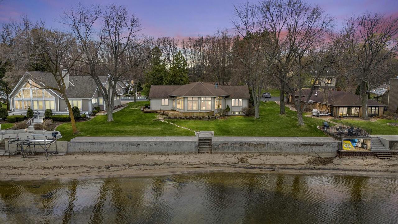 6051 Sunset Shores Road, Green Bay, 54217