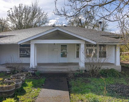 220 Kirk Av
