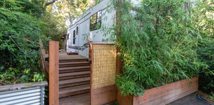 68 OUTER DR, Florence
