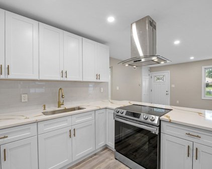 6 Woodbine Ter, Maynard