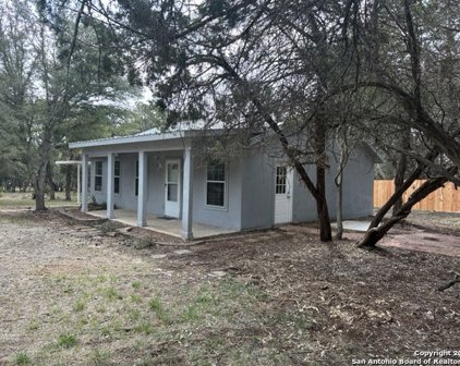 962 Comanche Path, Bandera