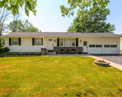 7 Currier  Lane, Gates-262600