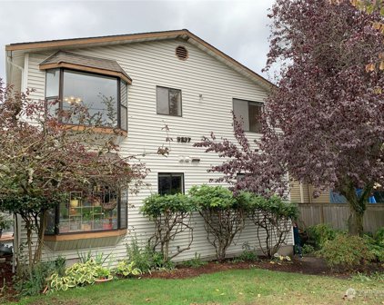 5237 Fauntleroy Way SW, Seattle