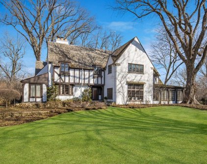 180 De Windt Road, Winnetka