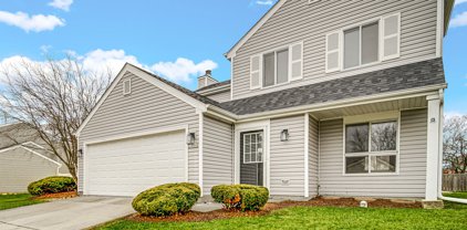 2s110 Waltham Court, Warrenville