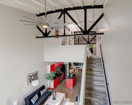 941 W Hawthorn St Unit 2, Downtown