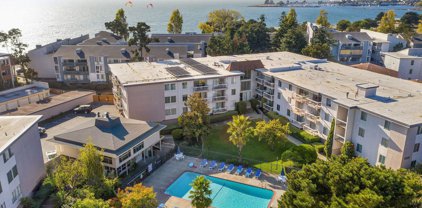 950 Shorepoint Ct Unit #111, Alameda