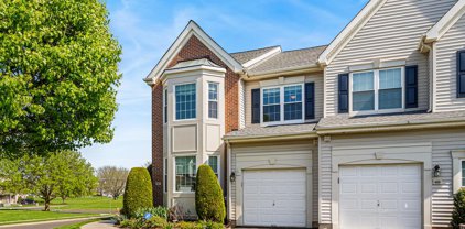 406 Silver Oak Ct, Warwick