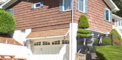 29 Douglas Road, Staten Island