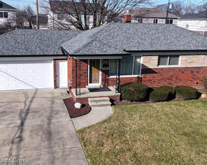 33121 DEFOUR, Sterling Heights