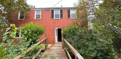 6839 S River Dr, Middle River