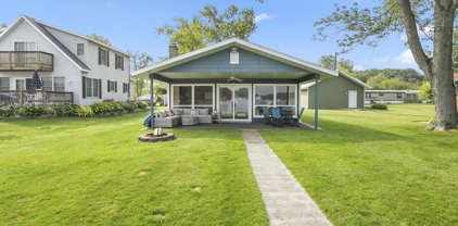 22380 Lake Drive, Pierson