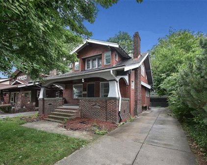 13061 Cedar Road, Cleveland Heights