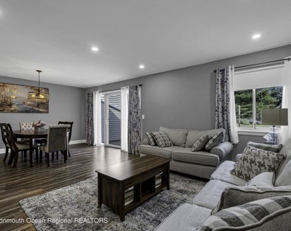 18 Woodmere Court, Freehold