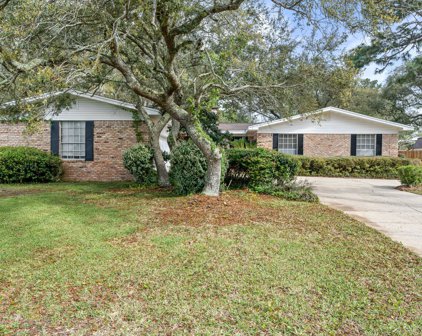 35 Hickory Avenue, Shalimar