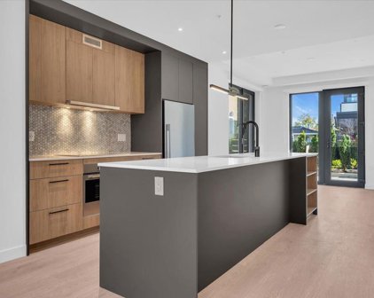 606 Foster Avenue Unit 209, Coquitlam
