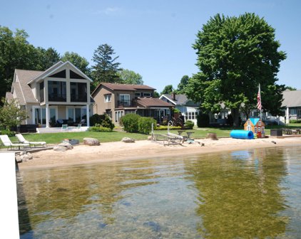 6884 Farrell Drive NE, Rockford