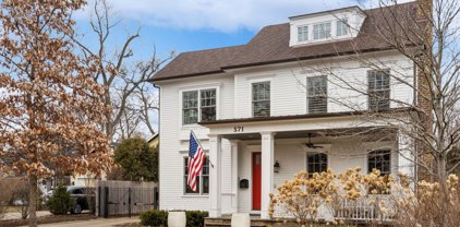 571 Hawthorn Lane, Winnetka