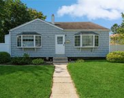 691 N Lewis Avenue, Lindenhurst image