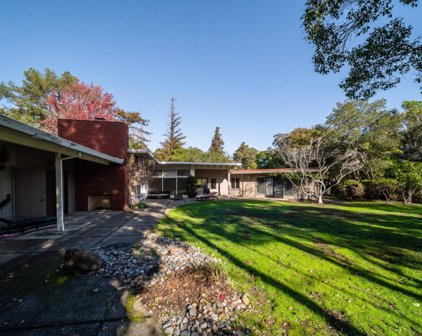 210 Uplands DR, Hillsborough