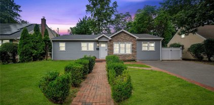 115 Washington Avenue, Amityville