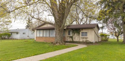 3725 Center Road, Brunswick