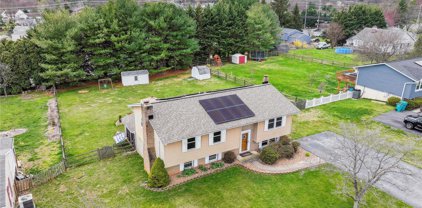 1005 Caren Dr, Sykesville