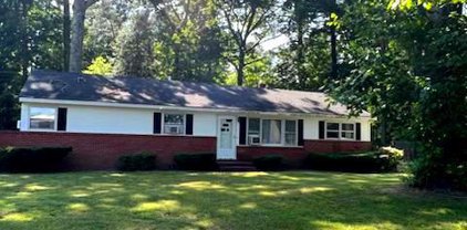 810 Parker Rd, Salisbury
