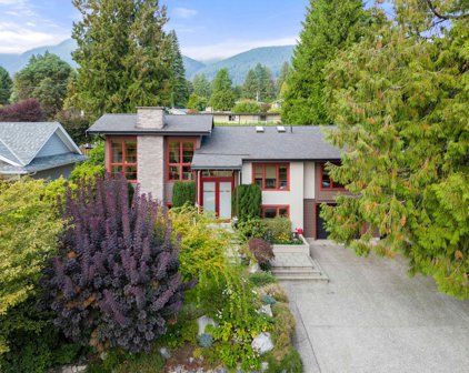 690 St. Ives Crescent, North Vancouver