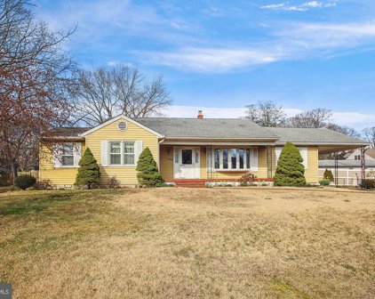 586 Center Dr, Severna Park