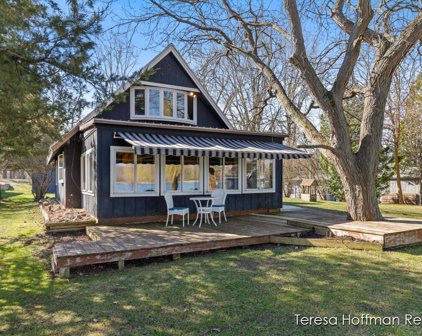 4085 Causeway Drive, Lowell