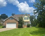 595 Lakeside Drive, Centre image