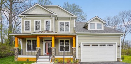 3165 Holmes Run Rd, Falls Church