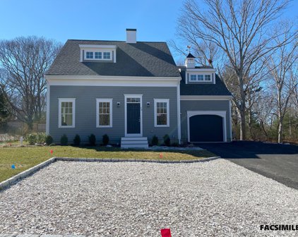 18 Pasture Hill Road, Plymouth