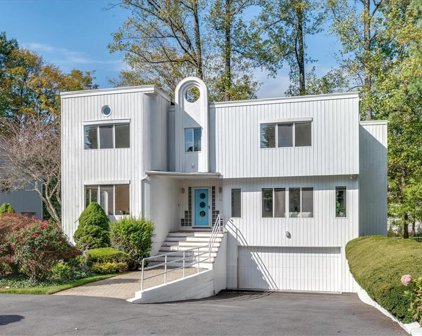 12 Deer Run, Rye