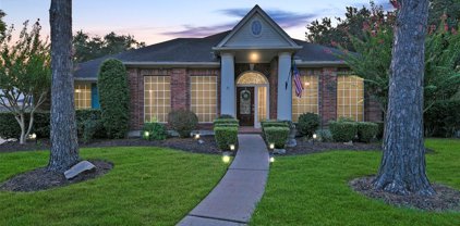 602 Lake Forest Drive, Friendswood