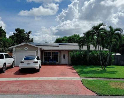 301 Nw 83rd Way, Pembroke Pines