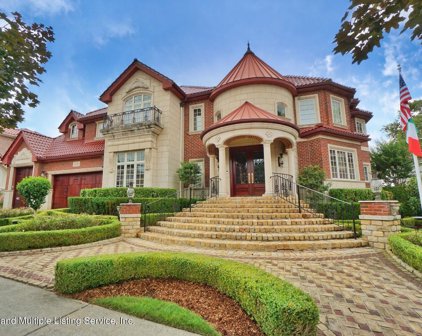 284 Vineland Avenue, Staten Island