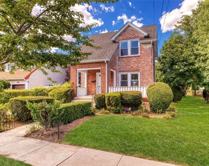 205 N Richmond Avenue, Massapequa