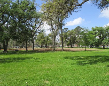 908 E 2nd Street, Sweeny