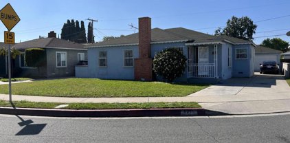 4916 Brompton Avenue, Bell