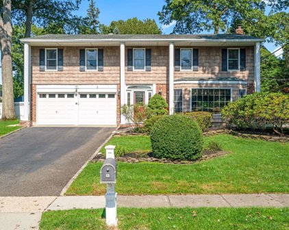 23 Cornelia Lane, Lake Grove